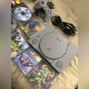 Original PlayStation 1 with 4 free games and everything you need literally!!